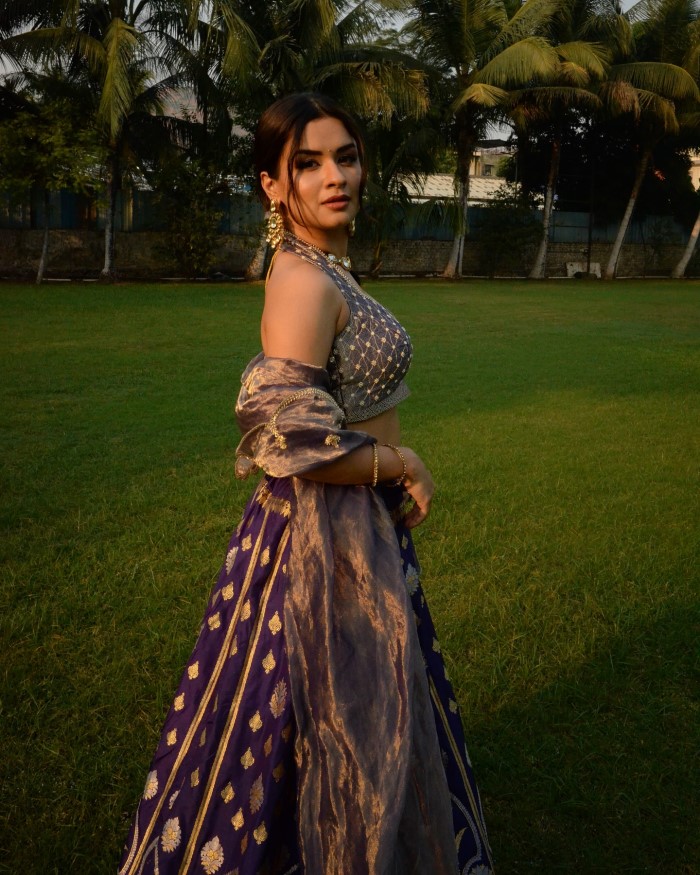 Her choice of outfit reflects her deep appreciation and love for Indian culture and traditional wear, making her a fashion icon for the season.