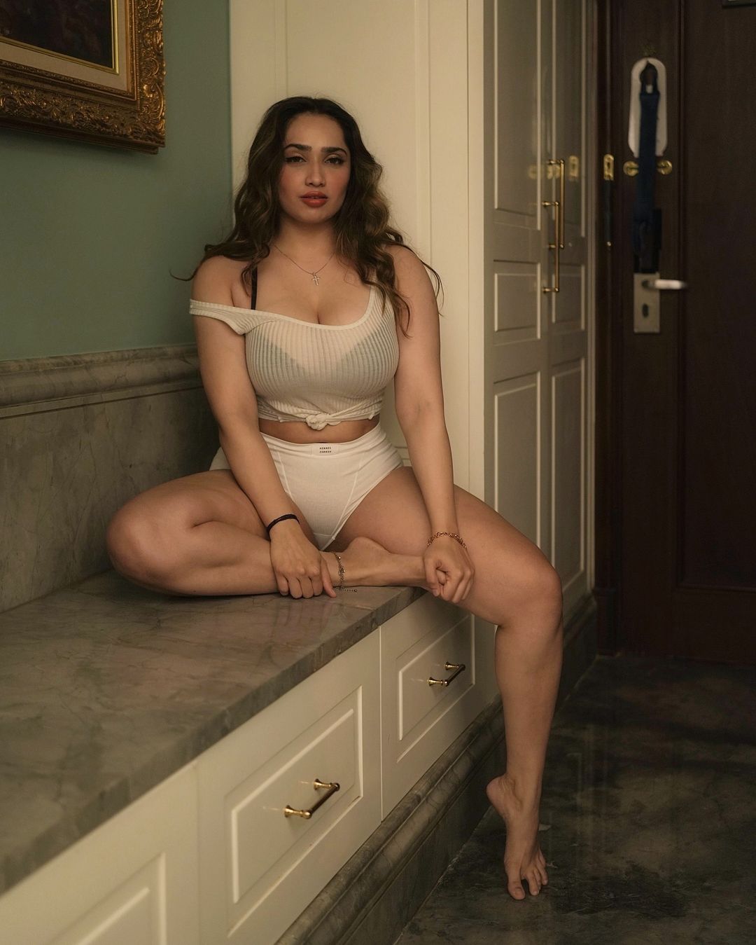 Bigg Boss 18:Who Is Aditi Mistry? Age, Family Background, Career, Boyfriend, Wildcard Entry & More