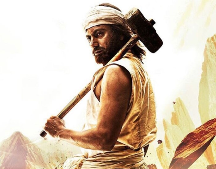 Dashrath Manjhi in Manjhi: The Mountain Man