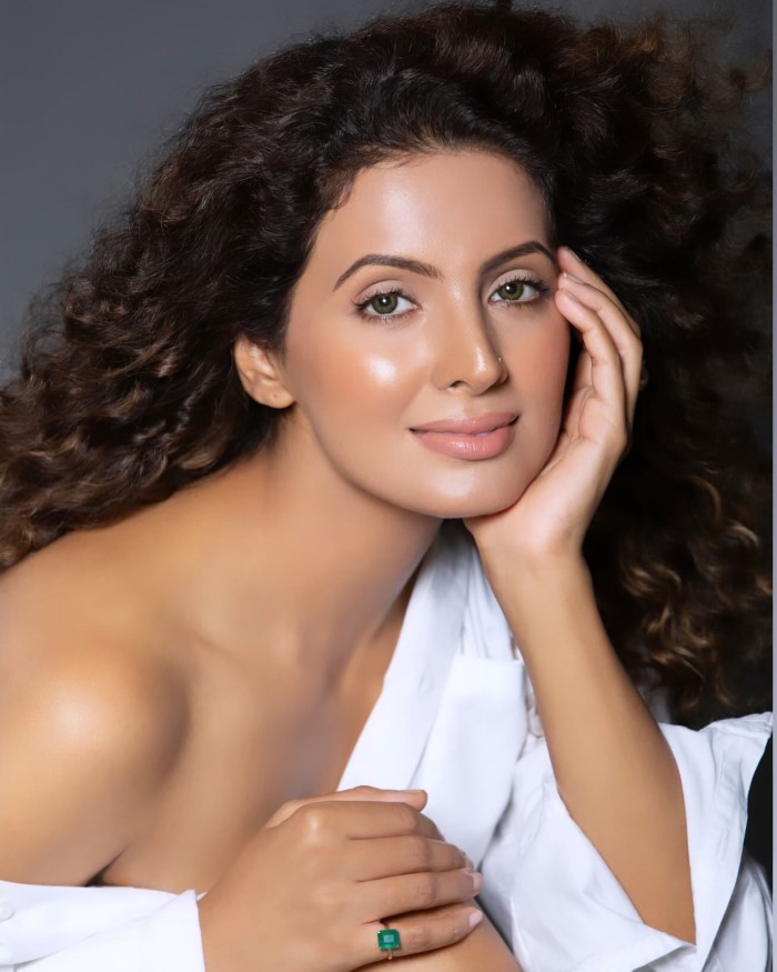 Geeta Basra’s all-white photoshoot is the epitome of timeless elegance. Dressed in various white ensembles,