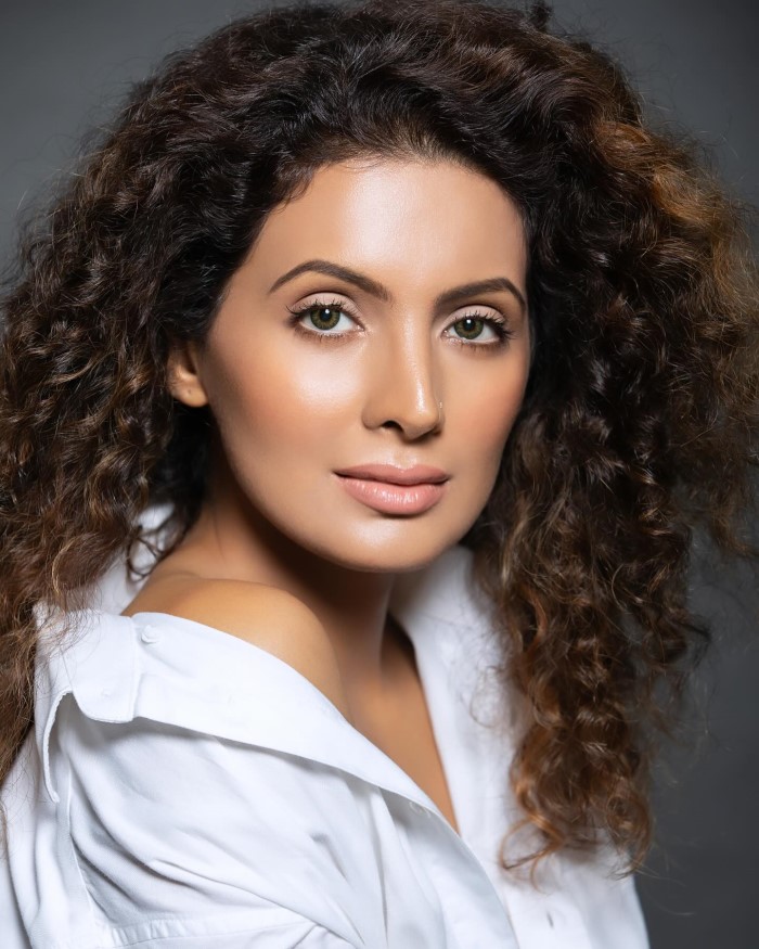 Through this photoshoot, Geeta Basra reinforces her status as a fashion icon. Her ability to turn a simple,