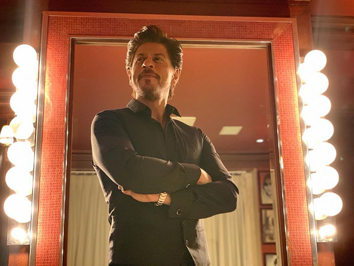 Shah Rukh's parents had a love marriage after his father helped his mother during a car accident.