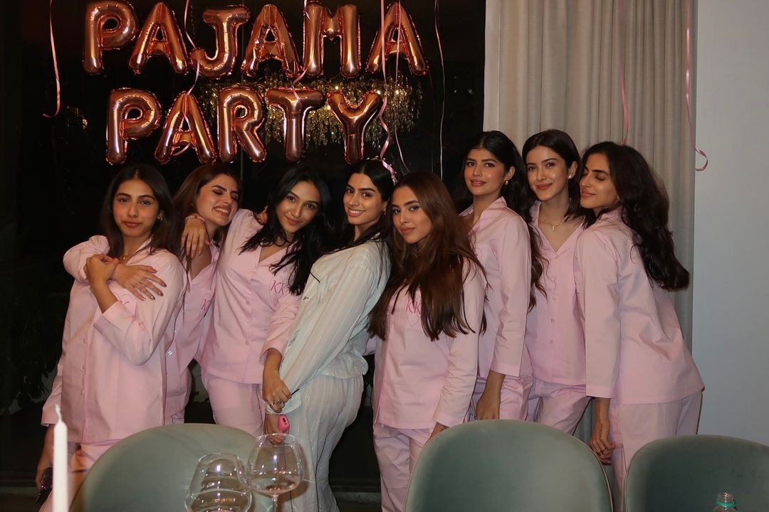 Inside Khushi Kapoor's 24th Birthday: Rumoured BF Vedang Raina Poses With Boney Kapoor & The Girl Gang