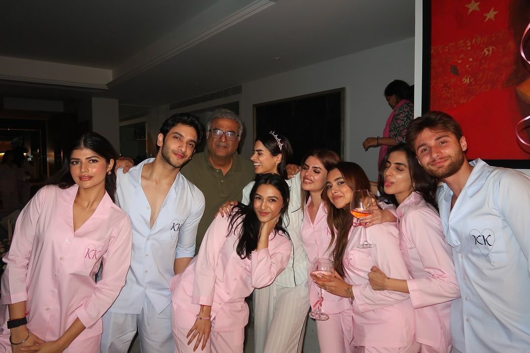 Inside Khushi Kapoor's 24th Birthday: Rumoured BF Vedang Raina Poses With Boney Kapoor & The Girl Gang