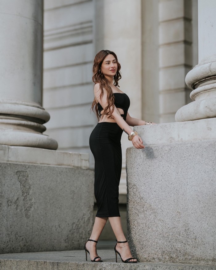 लेकिन माहिरा शर्मा और पारस छाबड़ा कुछ सालों तक एक दूसरे के साथ में रिलेशनशिप में भी रहे। दोनों एक ही बिल्डिंग में रहा करते थे और साथ ही अक्सर दोनों साथ भी देखे जाते थे।