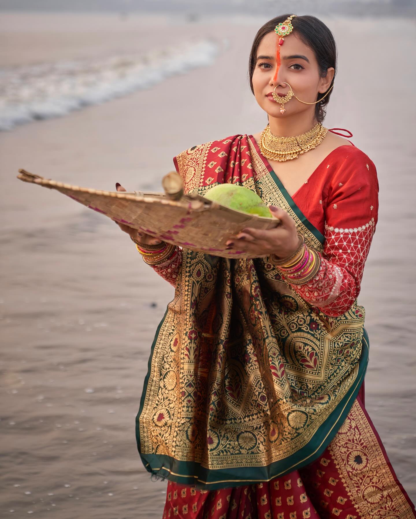 Manisha Rani Decks Up in Traditional Attire for Chhath Puja Celebrations