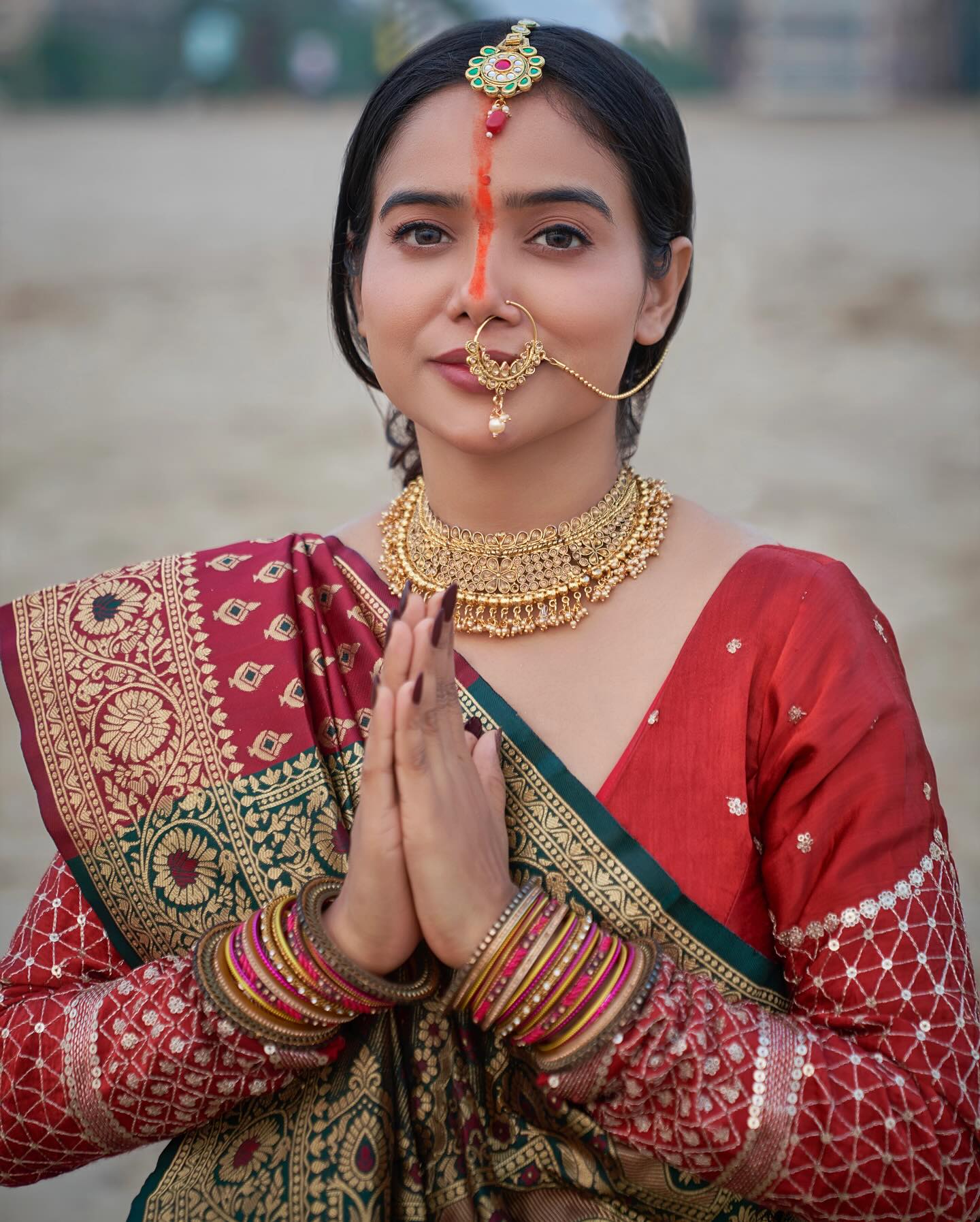 Manisha Rani Decks Up in Traditional Attire for Chhath Puja Celebrations