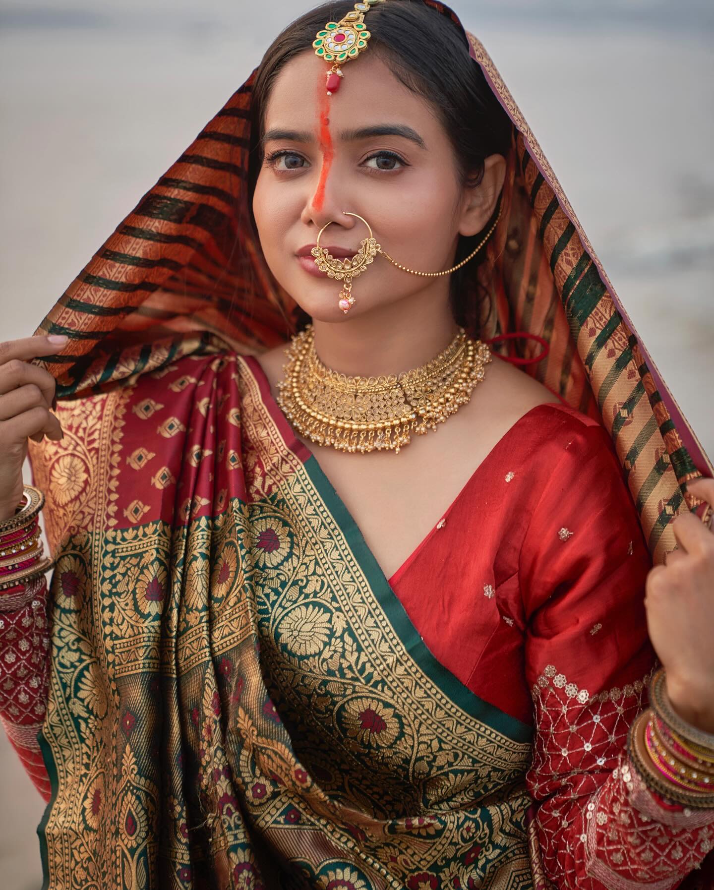 Manisha Rani Decks Up in Traditional Attire for Chhath Puja Celebrations