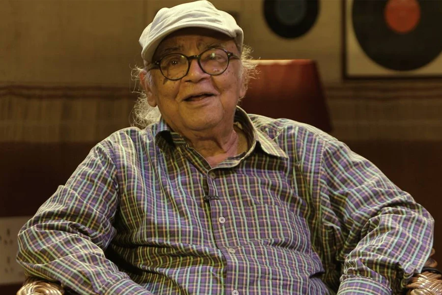 Manoj Mitra has received several prestigious awards, including the Sangeet Natak Akademi Award for Best Playwright (1985)