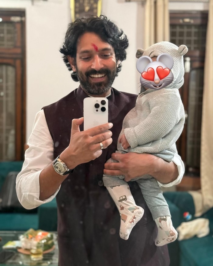 विक्रांत मैसी बॉलीवुड में अभी के वक्त में काफी लोकप्रियता हासिल कर चुके हैं और आपको बता दें कि उन्होंने अपने करियर की शुरुआत टीवी इंडस्ट्री से की थी।