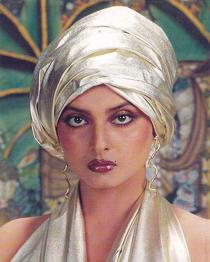 रेखा को बॉलीवुड की एवरग्रीन एक्ट्रेस माना जाता है और आपको बता दें कि हमेशा से ही उनके अफेयर के चर्चा अमिताभ बच्चन के साथ में रहे