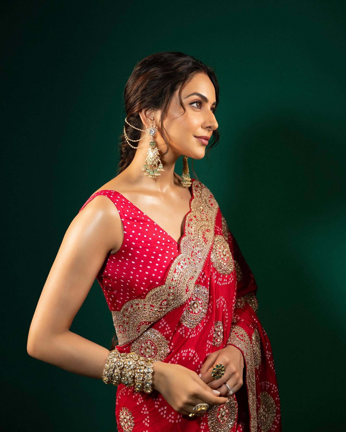 Rakul Preet Singh's Stunning Red Saree Ensemble for Diwali Festival