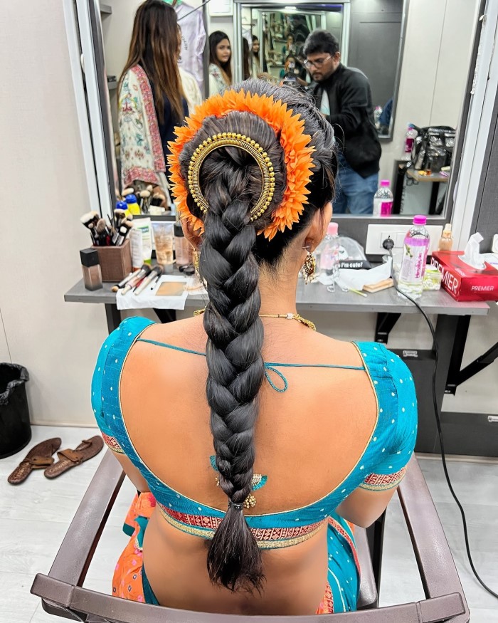 Srivalli's Fashion Line: The hair, makeup, and costumes for Srivalli could easily become their own fashion line! Each detail was meticulously crafted to bring Srivalli to life, and I'm in awe of the artistry involved.