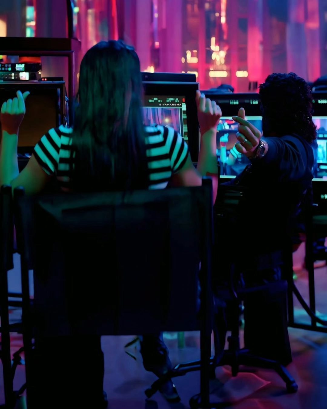 Rashmika Mandanna Shares Srivalli And Pushpa's Unseen PICS, Calls Pushpa 'Flower'