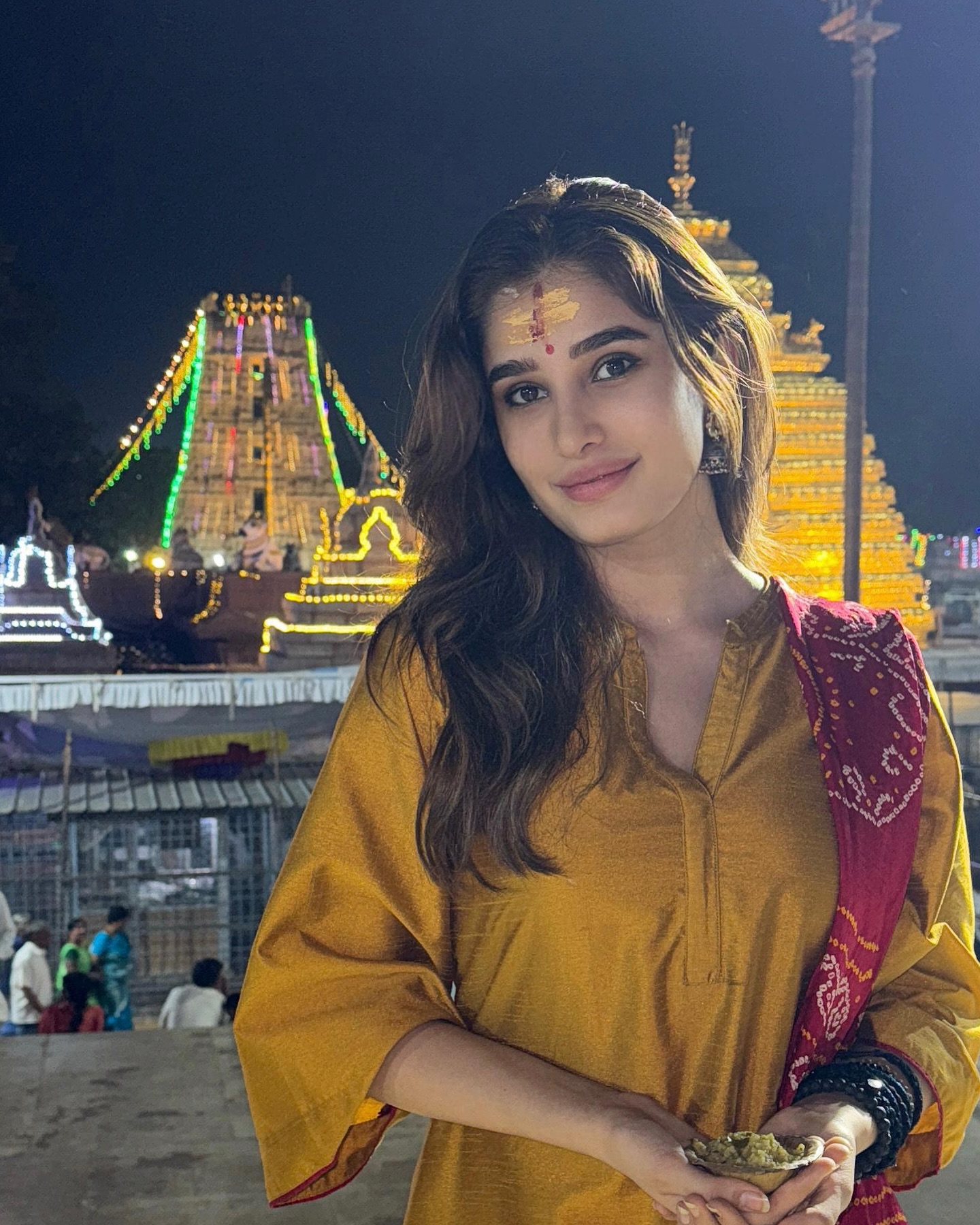 Raveena Tandon And Rasha Thadani Seek Blessings At Mallikarjuna Jyotirlinga