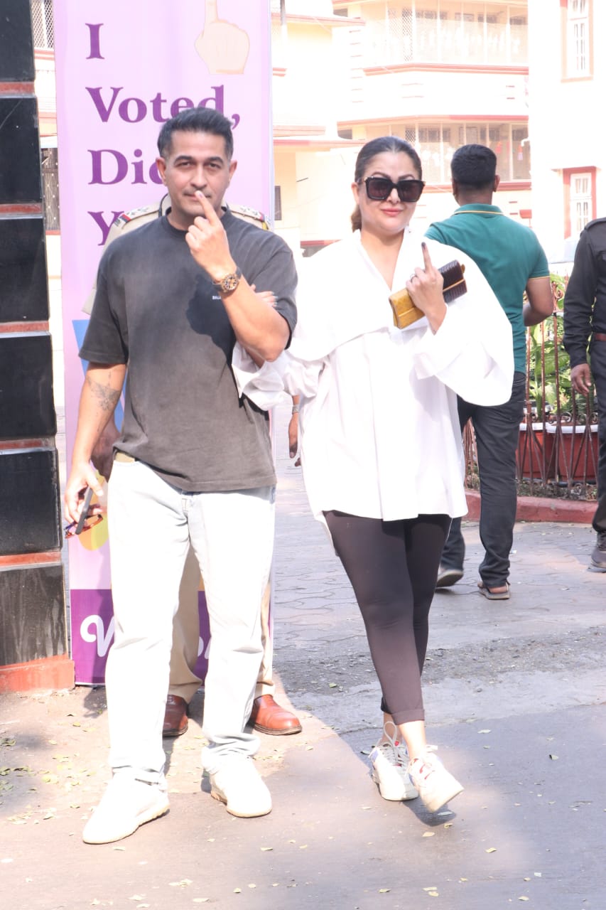 Shah Rukh Khan To Kareena-Saif, Rakul Preet, Shraddha Kapoor & More: Decoding Bollywood Stars White Dress Code For Maharashtra Vote Day 2024