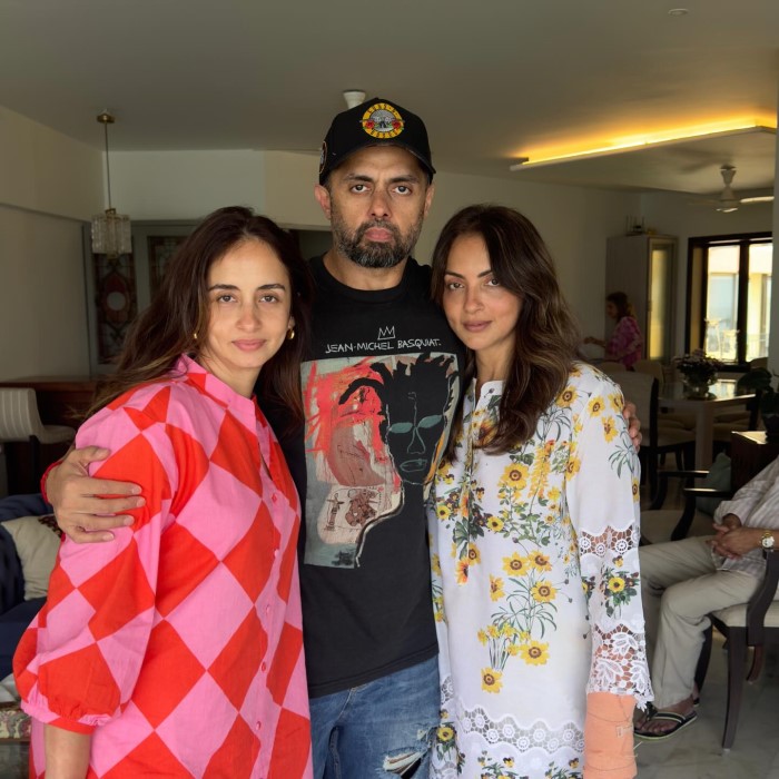 उन्होंने बताया कि मेरे पार्टनर विक्रम और मेरे दोनों की ही बच्चे हैं। हम जो भी करेंगे उस बात का असर काफी सारे लोगों पर होगा