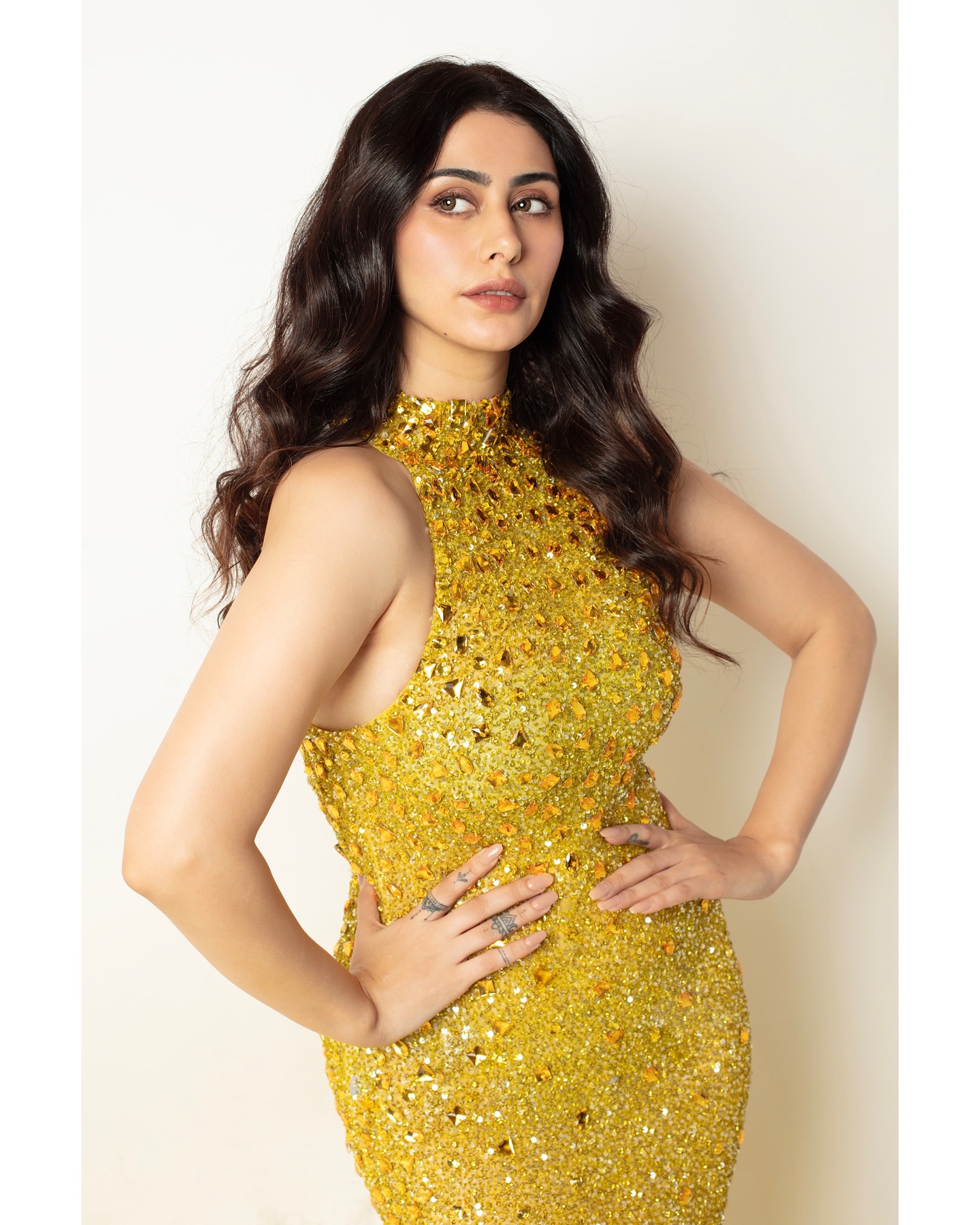 Warina Hussain's Glamorous Fashion: Bold Colors and Elegant Style