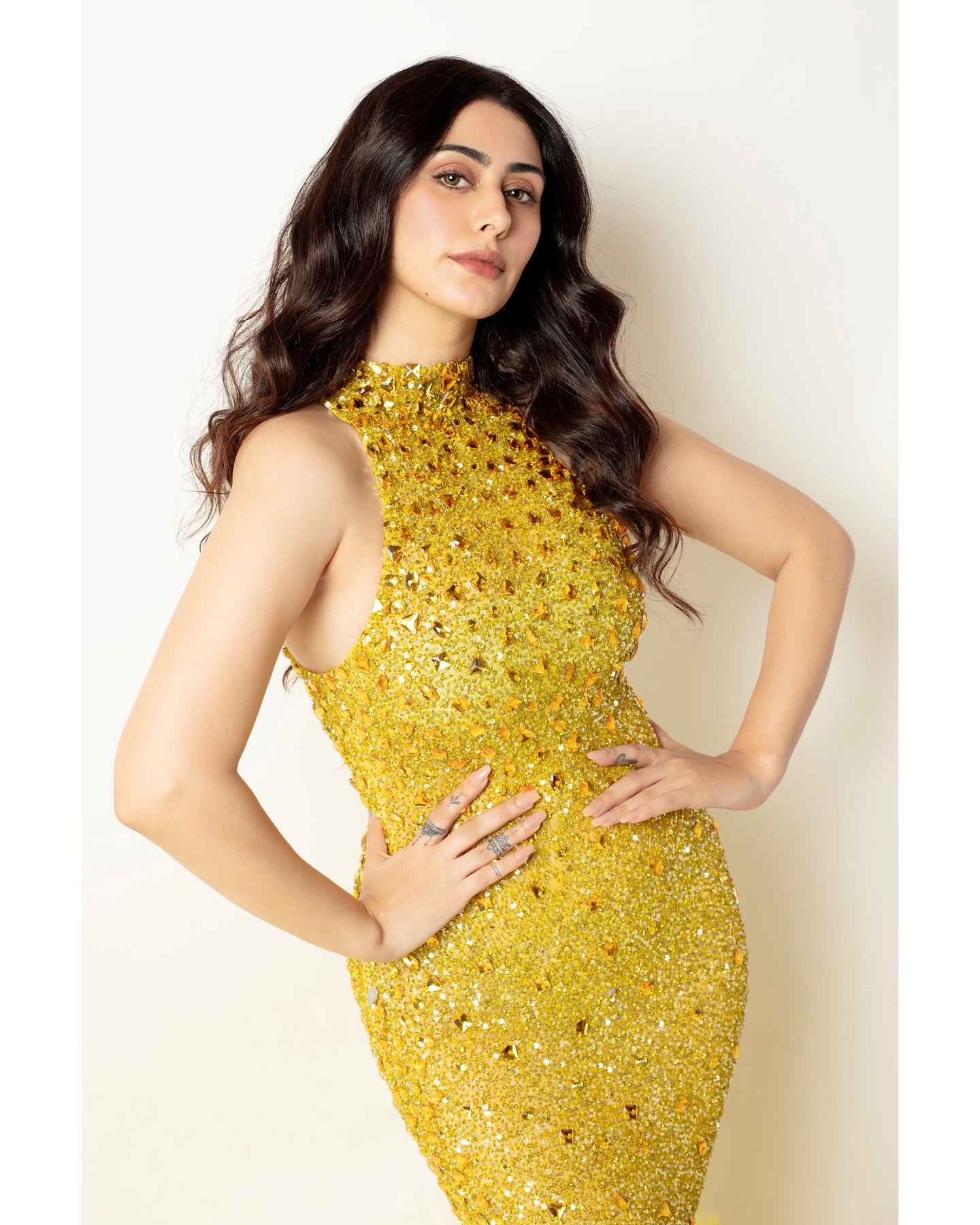 Warina Hussain's Glamorous Fashion: Bold Colors and Elegant Style