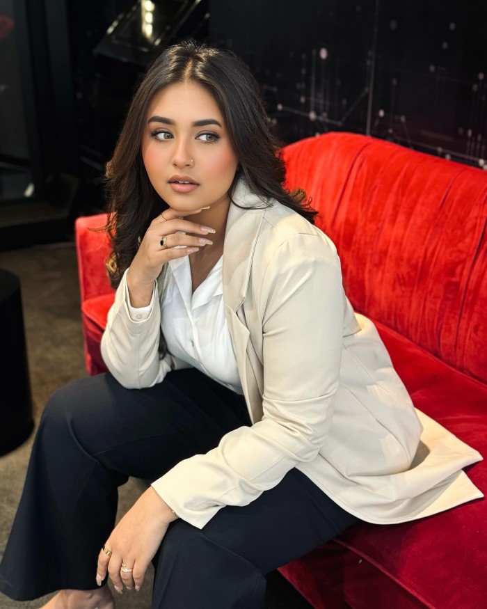 Age: Minahil Malik is a vibrant young TikTok star, known for her energetic dance videos and engaging content that resonates with her audience.