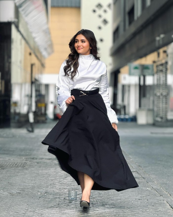 Biography: Rising to fame on TikTok, Minahil Malik captivates her audience with dance videos and lip-syncing performances.