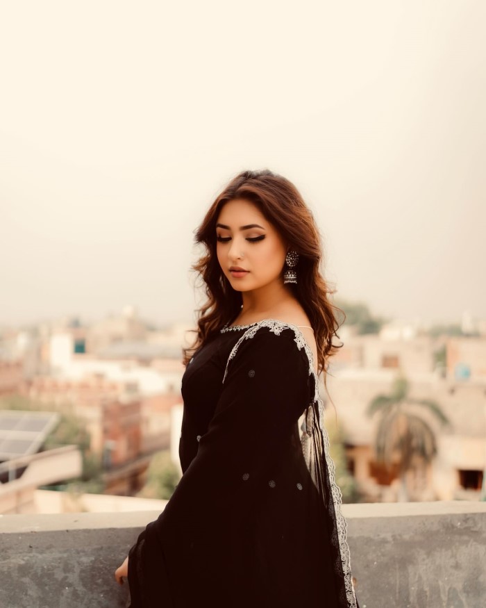 Famous For: Minahil Malik is famous for her viral dance videos, particularly her energetic performances to trending songs.