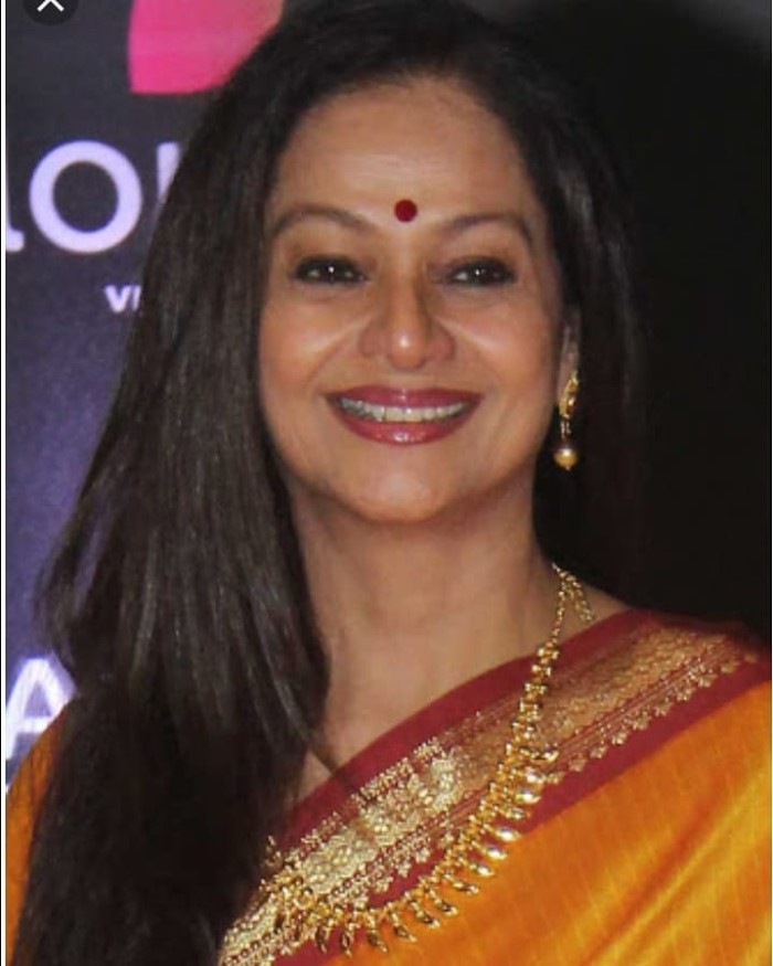जरीना वहाब बॉलीवुड इंडस्ट्री की एक दिग्गज अभिनेत्री है और आपको बता दें कि हाल ही में उन्होंने एक इंटरव्यू के दौरान इस बात का खुलासा किया था कि उनके पति आदित्य पंचोली के कई सारे बाहर अफेयर्स रह चुके हैं।
