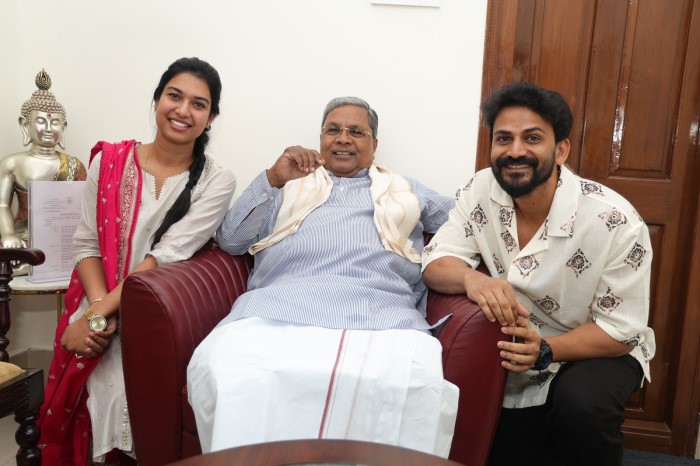 Actor Dhananjay invites cm Siddaramaiah and Ex Cm yediyurappa for his wedding