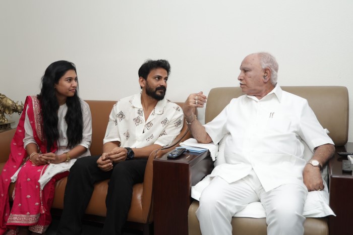 Actor Dhananjay invites cm Siddaramaiah and Ex Cm yediyurappa for his wedding