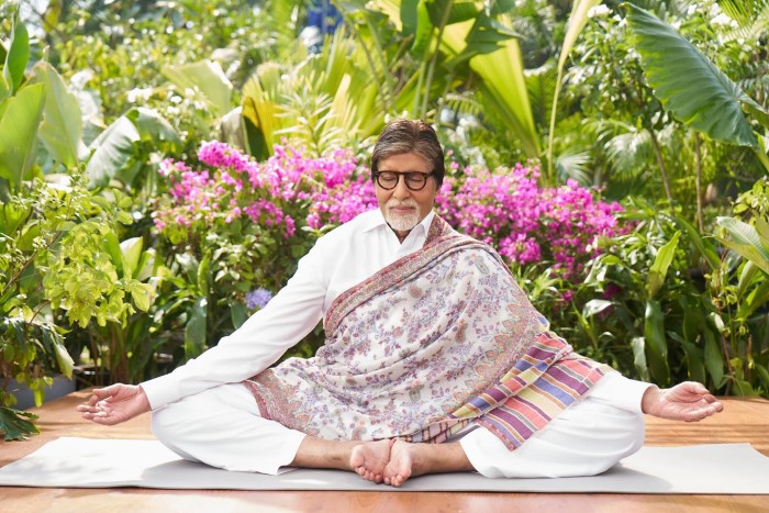 अमिताभ बच्चन बॉलीवुड के एक दिग्गज अभिनेता है और उनकी भारी भरकम आवाज का हर कोई दीवाना है। यही वजह है कि उन्होंने अपनी आवाज का इंश्योरेंस और कॉपीराइट दोनों ही करवाया हुआ है।