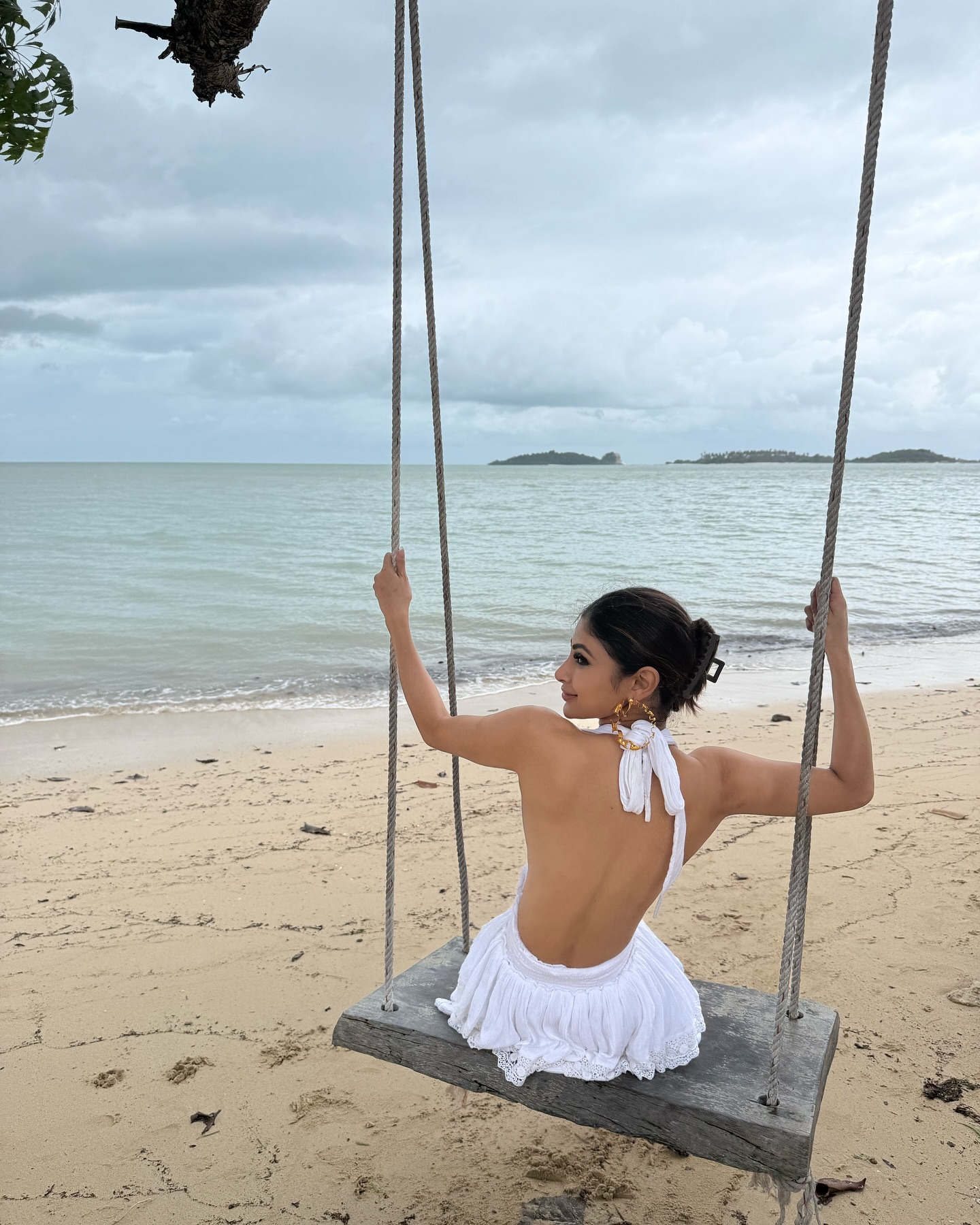 Mouni Roy Beach