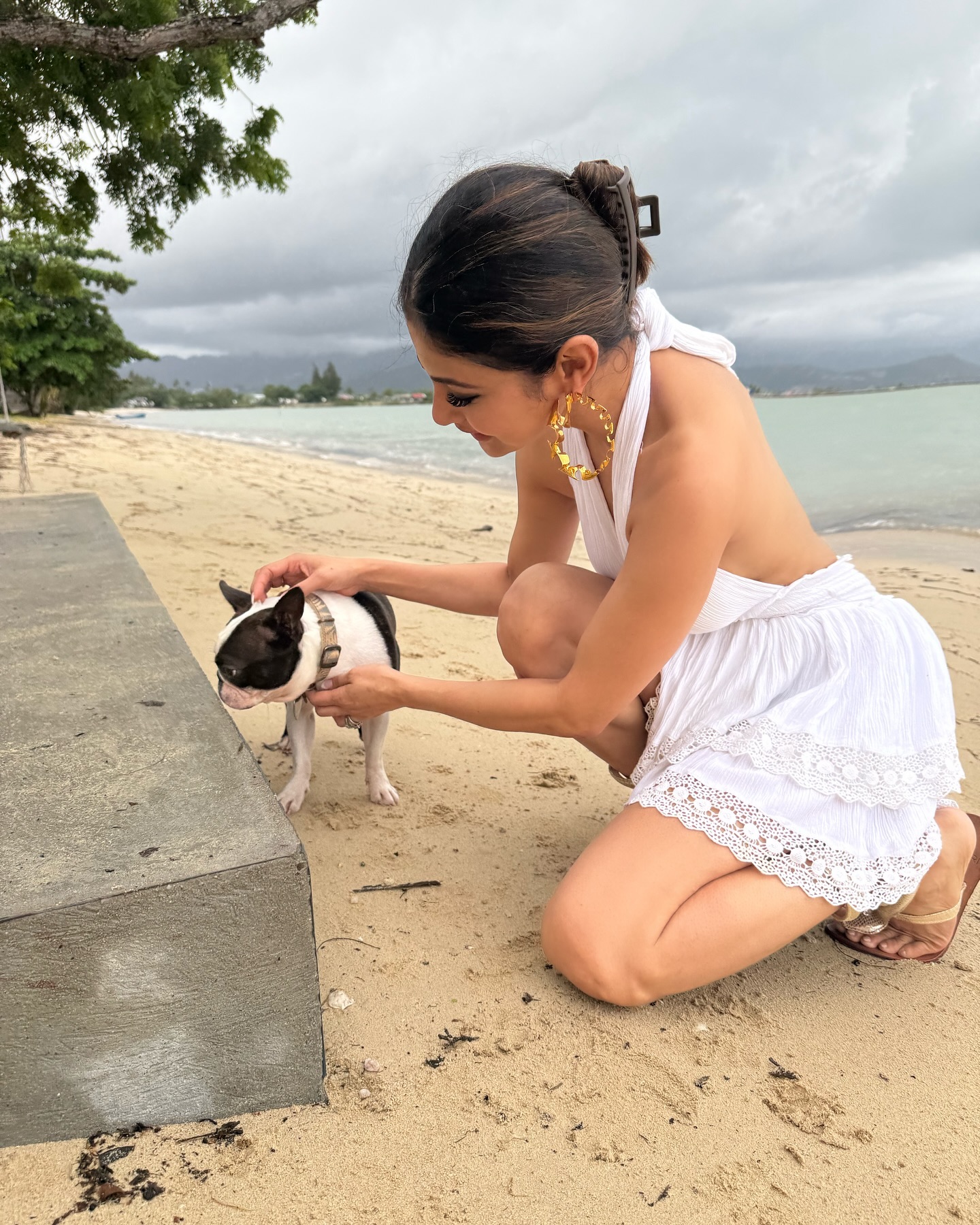 Mouni Roy Beach