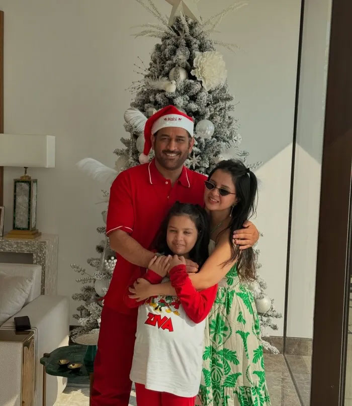 MS Dhoni Celebrates Christmas Festival