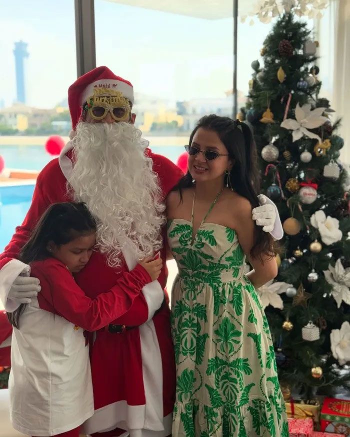 MS Dhoni Celebrates Christmas Festival