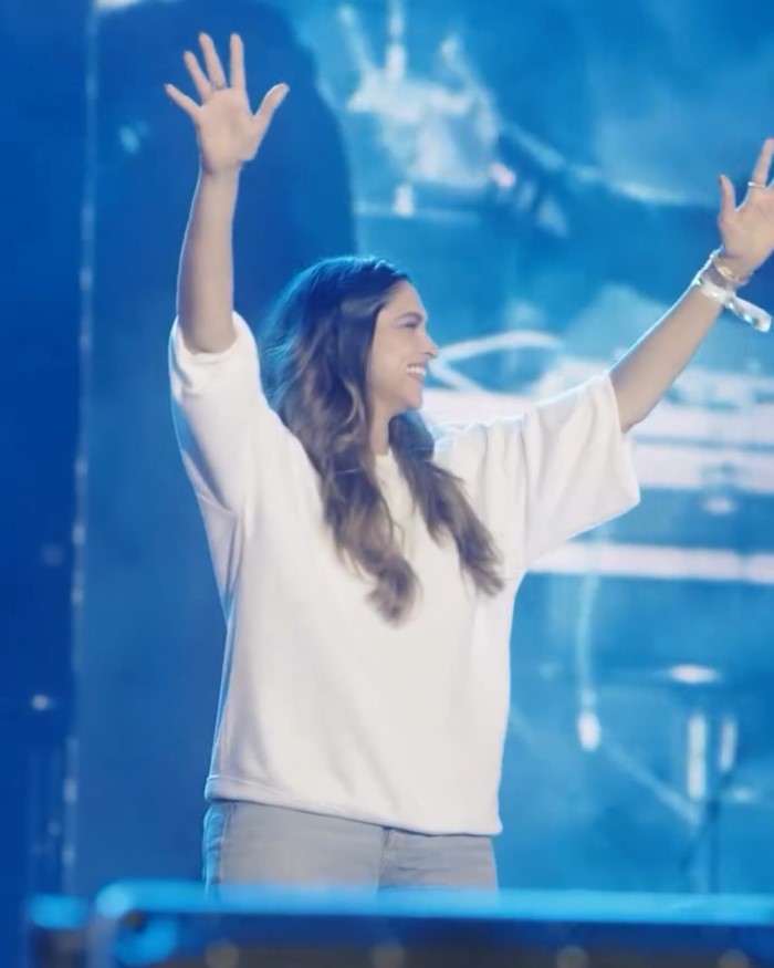Deepika joined Diljit on stage, dancing to his popular songs and even teaching him a few Kannada words, delighting the audience.