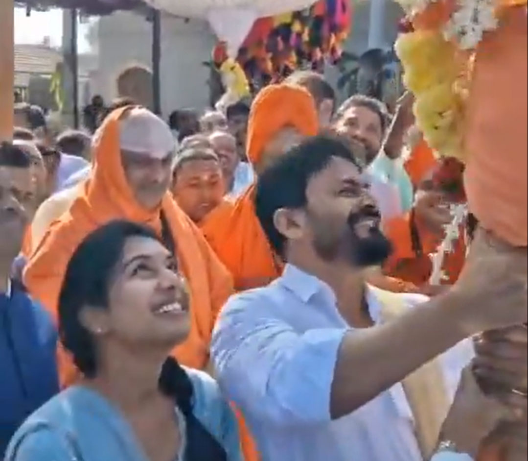 Dolly Dhananjaya and his fiancée, Dhanyatha Gauraklar, visited the Chamundeshwari Devi temple in Mysore.
