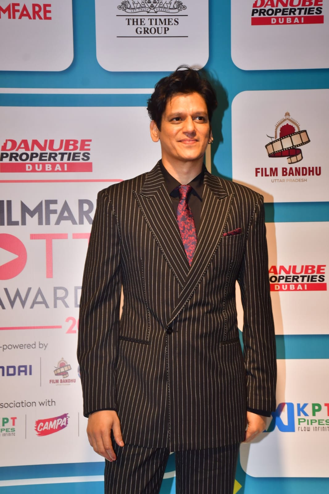 Filmfare OTT Awards 2024 Red Carpet: Kareena Kapoor, Ananya Pandey, Sonakshi Sinha & Other Stuns At The Event