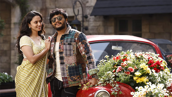 The movie features an impressive cast, with Ganesh playing the lead role of Krishna. Malvika Nair makes her Kannada debut as Pranaya, delivering a captivating performance.