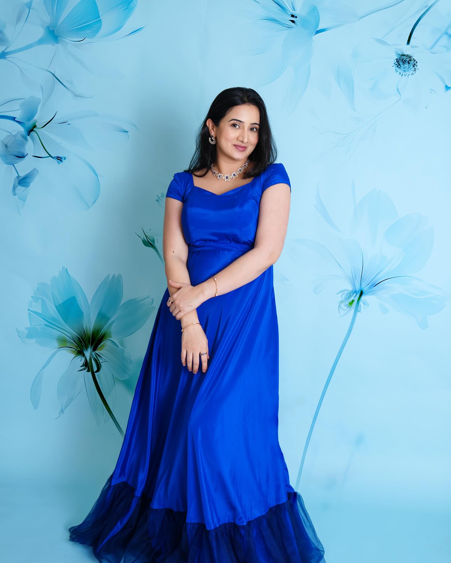 Harshika Poonacha looked stunning in her traditional blue dress, exuding timeless elegance in her postpartum photoshoot.