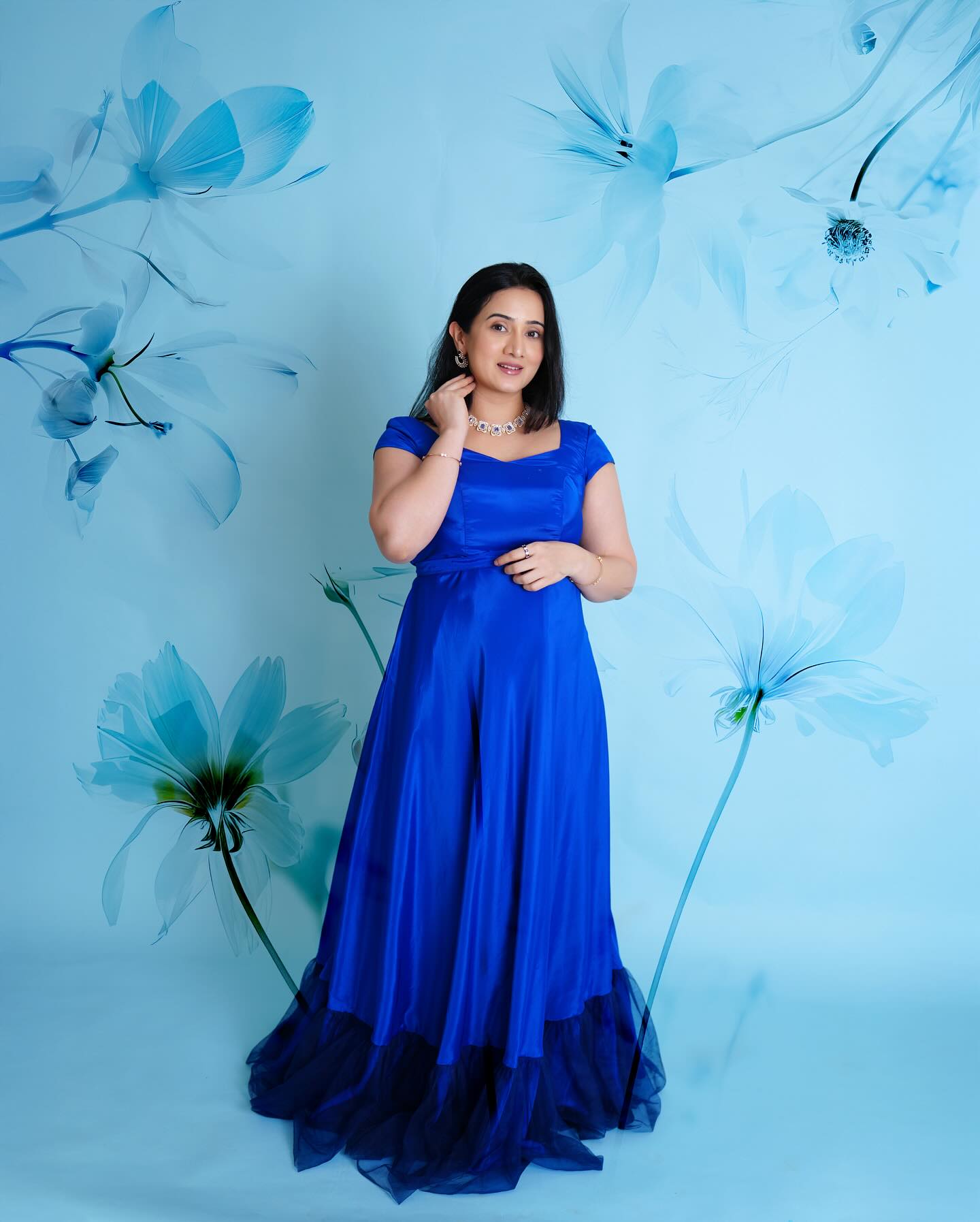 Harshika Poonacha looked stunning in her traditional blue dress, exuding timeless elegance in her postpartum photoshoot.