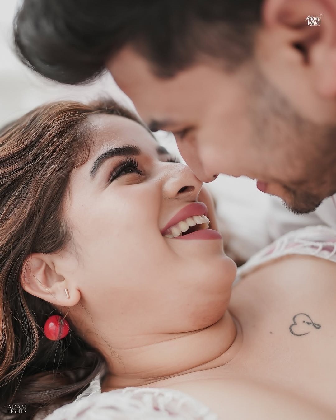 Jeeva Joseph And Aparna Thomas Shared Their Christmas Special Romantic Photoshoot