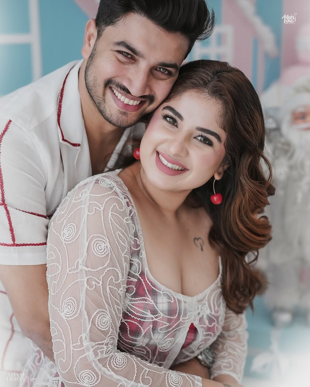 Jeeva Joseph And Aparna Thomas Shared Their Christmas Special Romantic Photoshoot