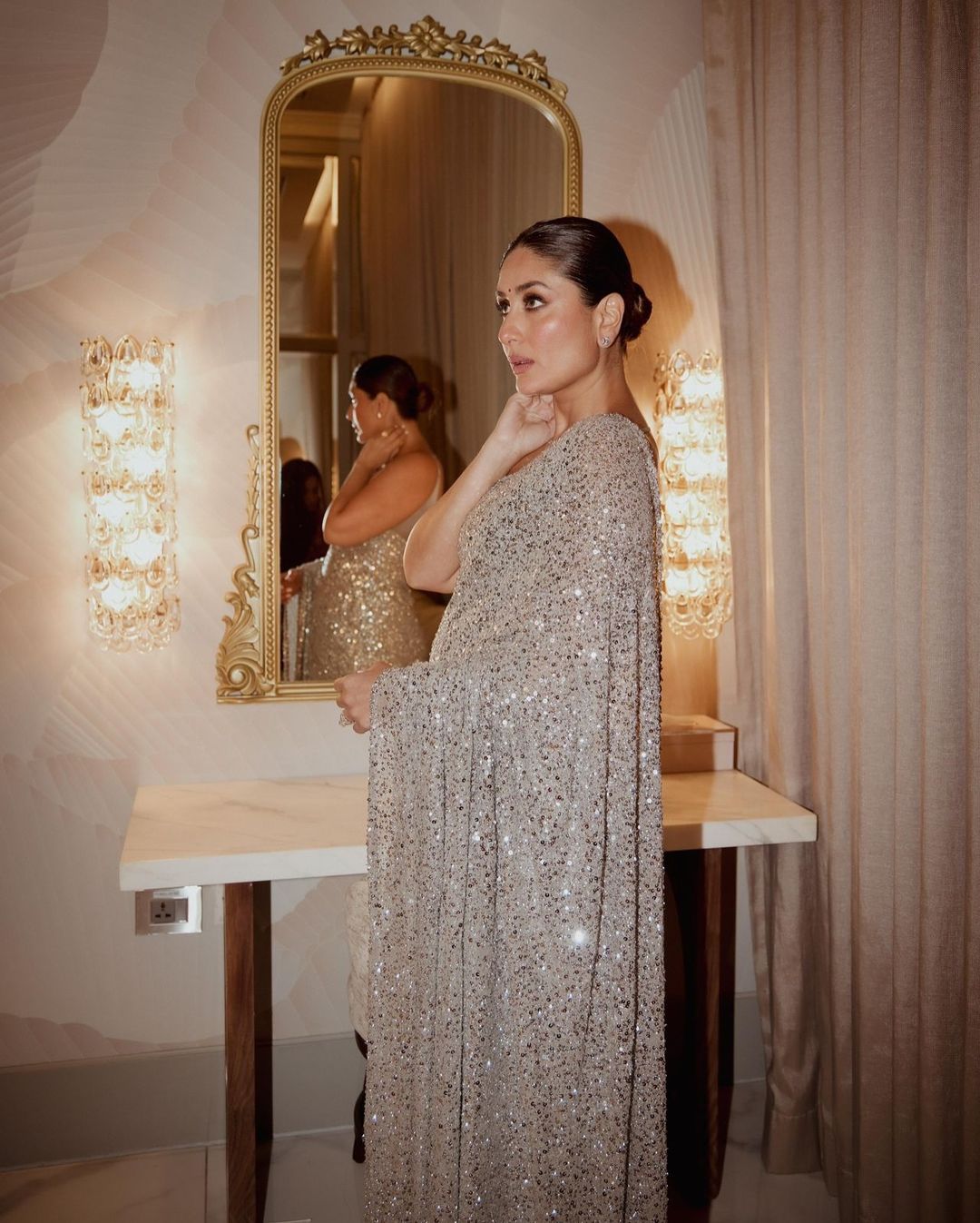 Kareena Kapoor's Sequined Sabyasachi Saree At Filmfare OTT Awards Becomes Internet Favorite For This Wedding Season