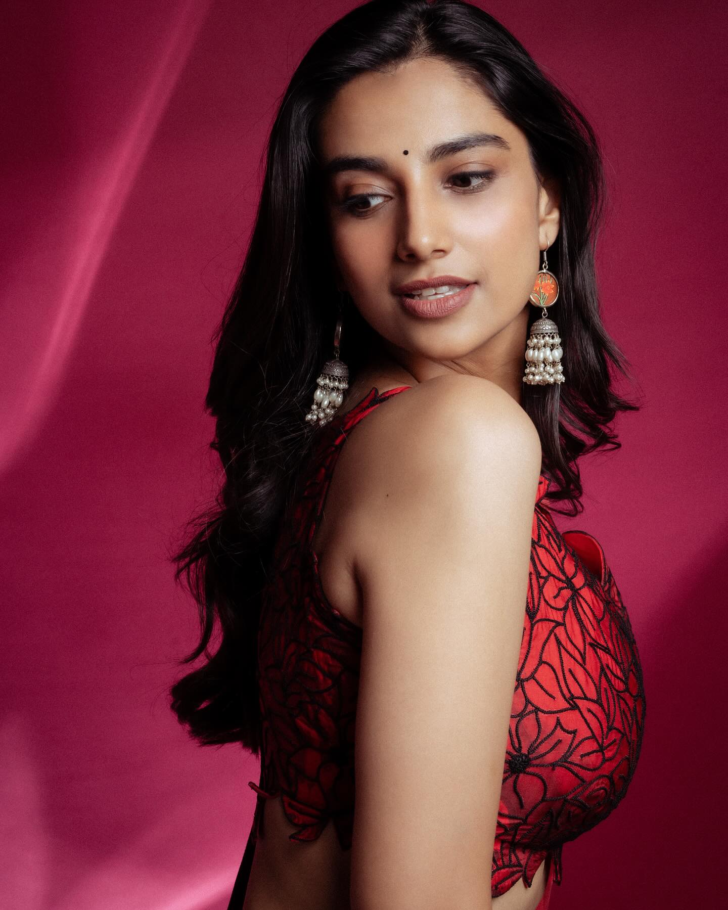 Meenakshi Chaudhary Stuns in Glamorous Red Saree