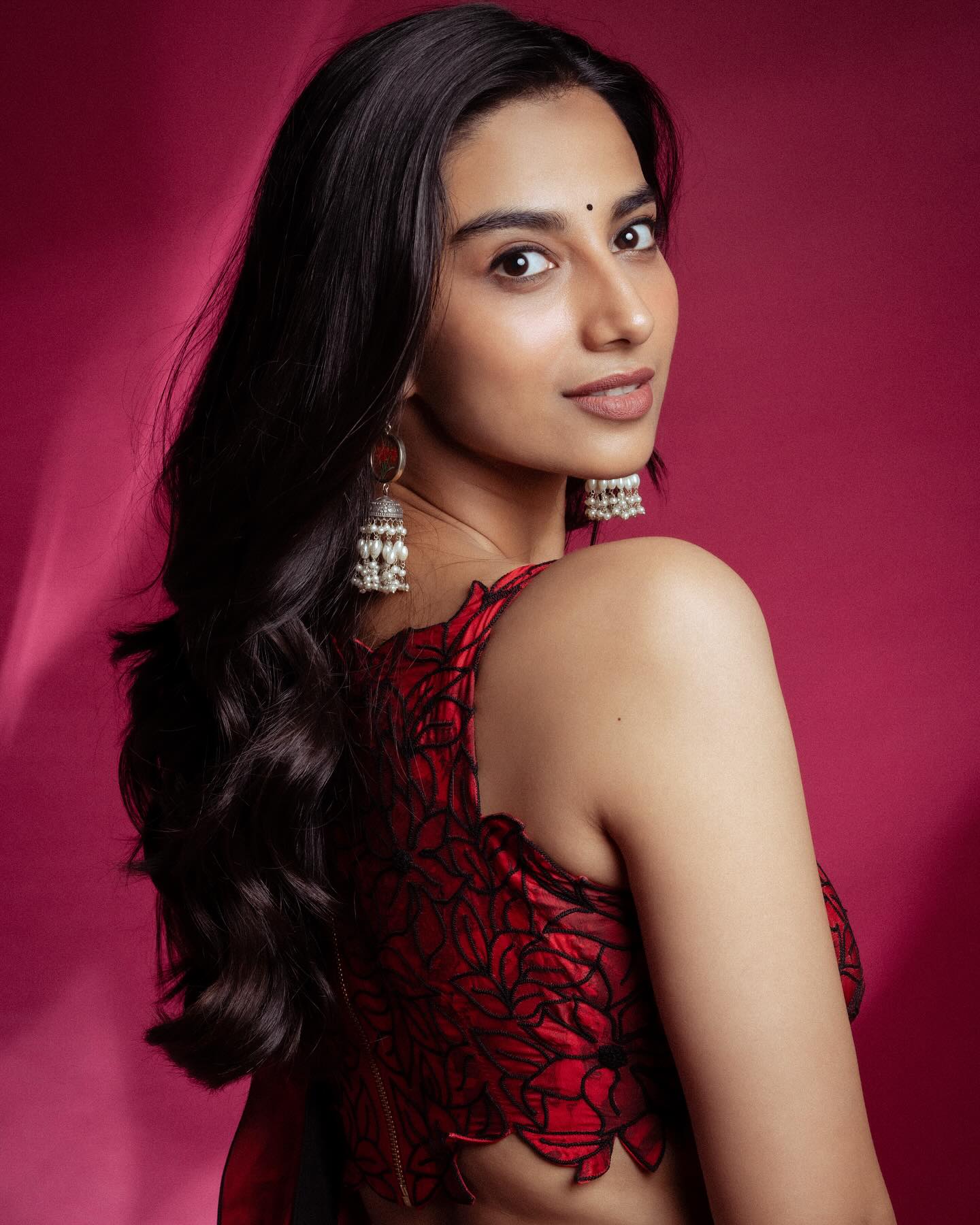 Meenakshi Chaudhary Stuns in Glamorous Red Saree