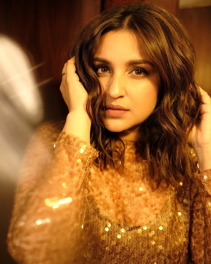 Parineeti opted for minimal accessories, letting the outfit shine and keeping the focus on its stunning design.