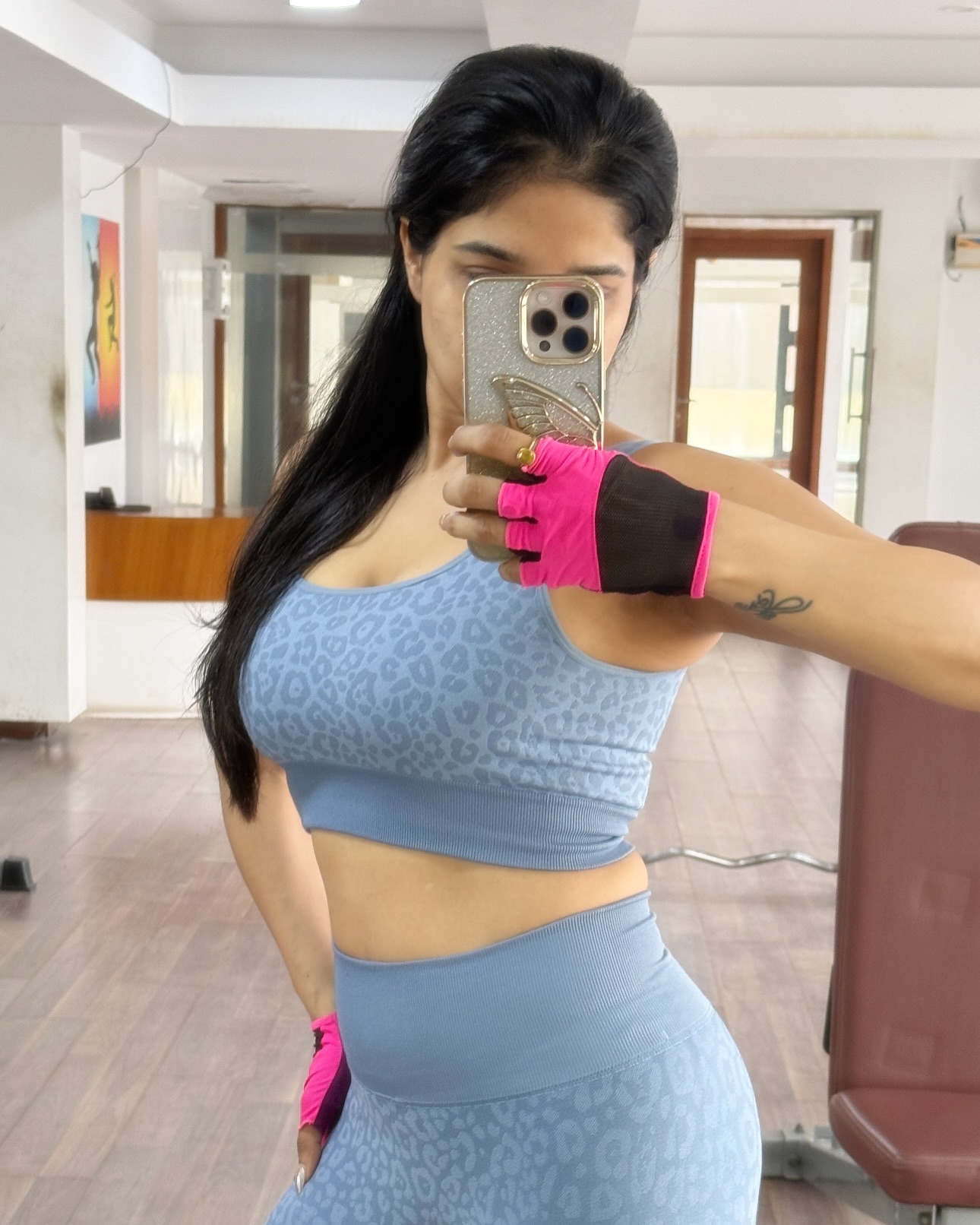 Sakshi Agarwal's Viral Workout Selfies Inspire Fitness Enthusiasts