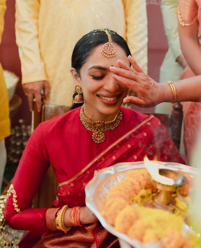 Sobhita Dhulipala bridal look in redsaree goes viral