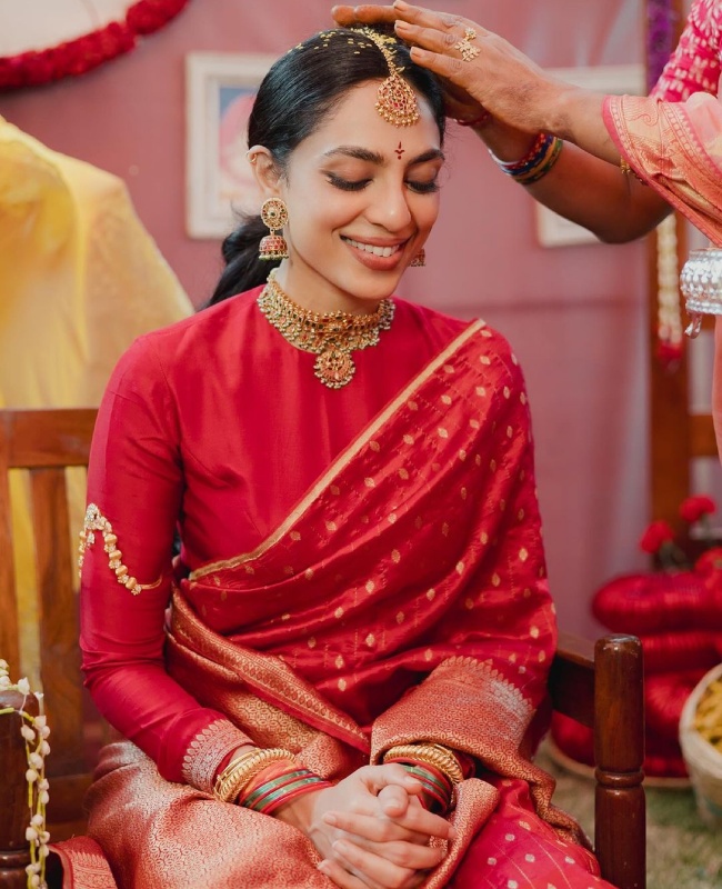 Sobhita Dhulipala bridal look in redsaree goes viral