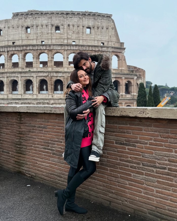 The couple enjoyed cozy dinners with stunning views, buggy rides through the city, and visits to iconic sites like the Colosseum and Trevi Fountain.